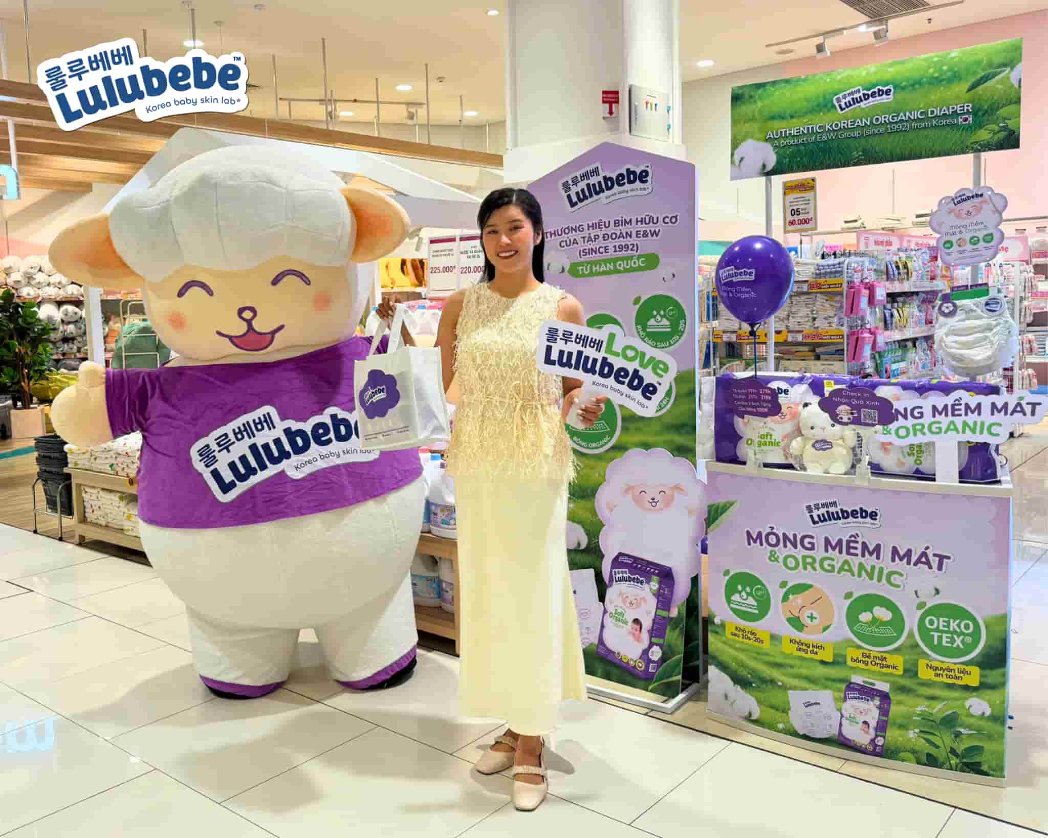 mẹ tham gia chụp ảnh tại chương trình